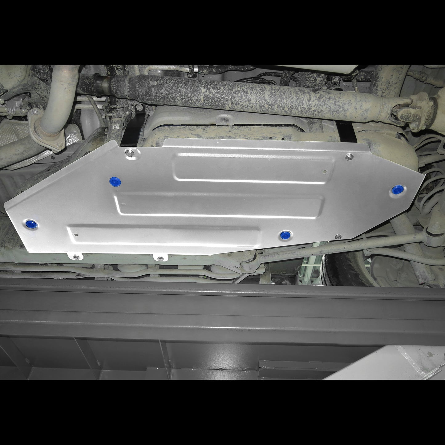 Aluminium Fuel Tank Skid Plate – Toyota Land Cruiser 200 (2007–2021)