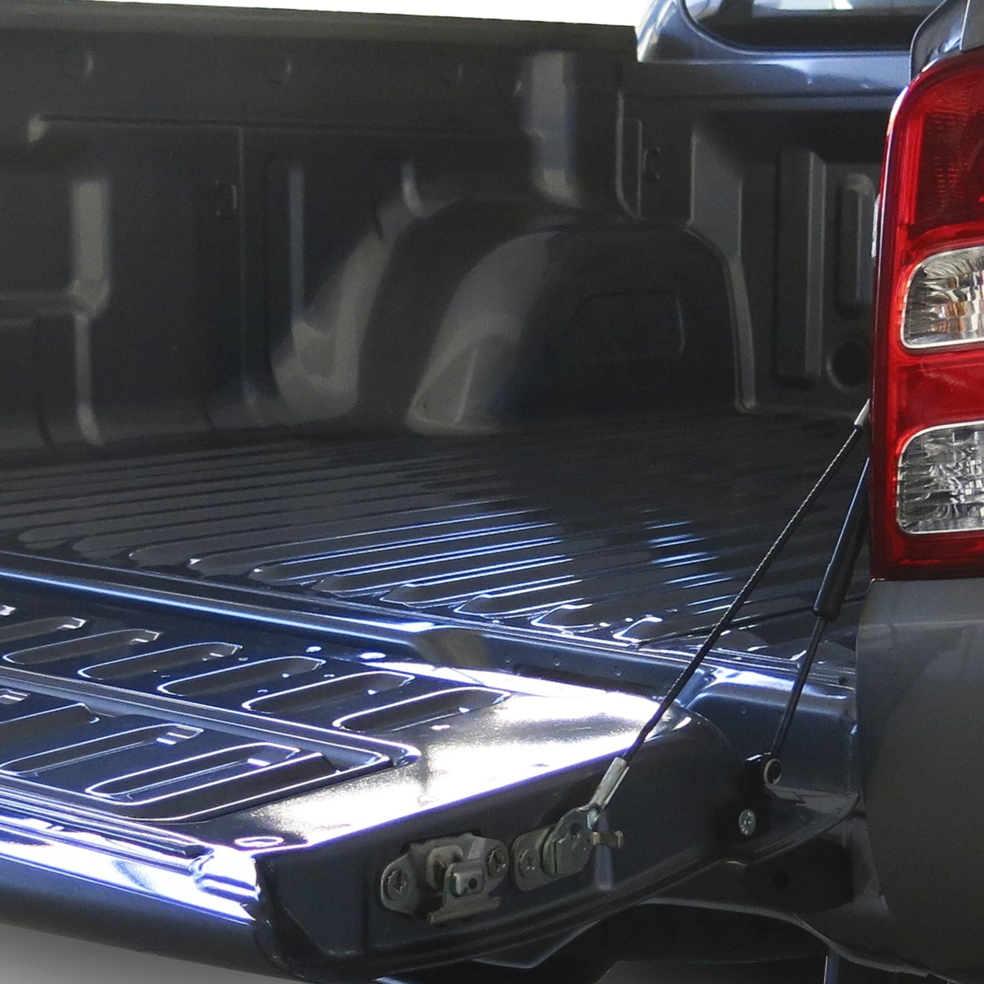 RIVAL Tailgate Assist Kit Mitsubishi L200 / Triton 2015- - RIVAL 4x4  Asia | Middle East | Africa